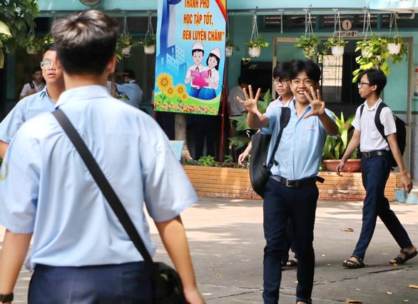 Đề thi toán lớp 10 TP.HCM vừa sức thí sinh - Ảnh 8. Đề thi toán lớp 10 TP.HCM vừa sức thí sinh - Ảnh 8.