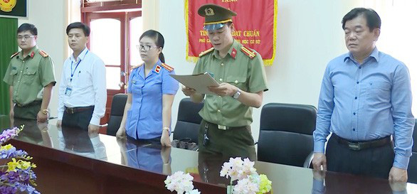 Gian lận thi cử Sơn La: Cảnh cáo phó chủ tịch tỉnh, đề nghị kỷ luật giám đốc Sở GD-ĐT - Ảnh 1. Gian lận thi cử Sơn La: Cảnh cáo phó chủ tịch tỉnh, đề nghị kỷ luật giám đốc Sở GD-ĐT - Ảnh 1.