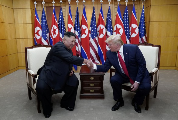 Mỹ và Triều Tiên đồng ý quay lại đàm phán sau cuộc gặp lịch sử tại DMZ - Ảnh 1. Mỹ và Triều Tiên đồng ý quay lại đàm phán sau cuộc gặp lịch sử tại DMZ - Ảnh 1.