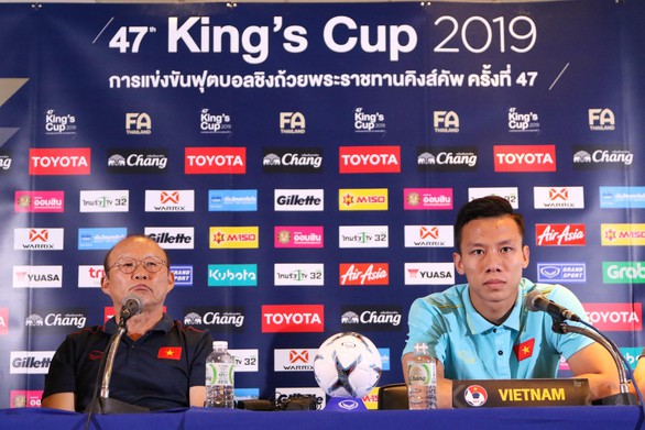 HLV Park Hang Seo đính chính chuyện ‘xem thường King’s Cup’ - Ảnh 2. HLV Park Hang Seo đính chính chuyện ‘xem thường King’s Cup’ - Ảnh 2.