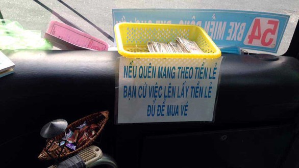 Bóp bụng con gà đi em, nó là chuông xe buýt đó! - Ảnh 5. Bóp bụng con gà đi em, nó là chuông xe buýt đó! - Ảnh 5.