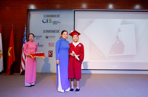 Lễ ra trường nhiều cảm xúc của học sinh lớp 5 IPS - Ảnh 5. Lễ ra trường nhiều cảm xúc của học sinh lớp 5 IPS - Ảnh 5.