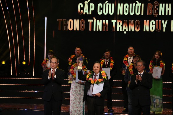 Lao động cật lực, sáng tạo nhưng đừng quên gia đình - Ảnh 1. Lao động cật lực, sáng tạo nhưng đừng quên gia đình - Ảnh 1.