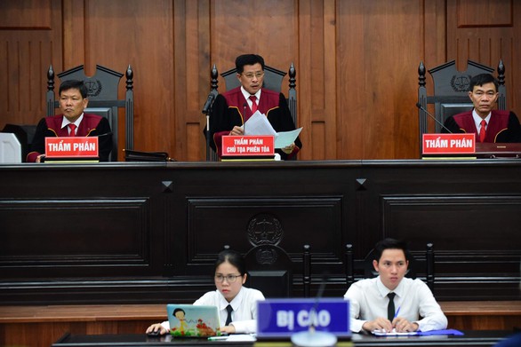 Y án Trần Phương Bình và Vũ nhôm, giảm án cho 4 thuộc cấp - Ảnh 1. Y án Trần Phương Bình và Vũ nhôm, giảm án cho 4 thuộc cấp - Ảnh 1.