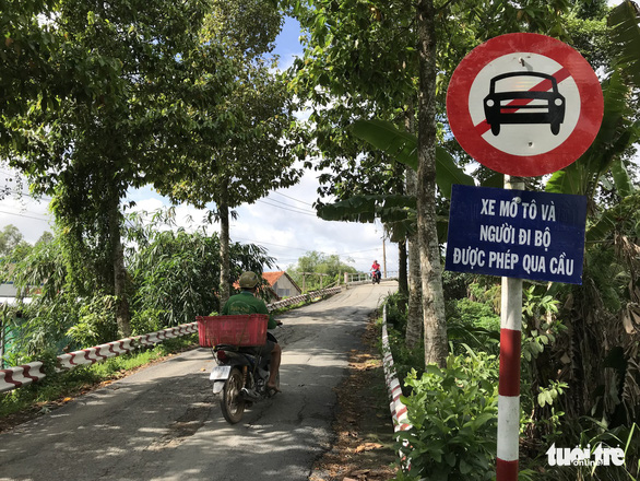 Cầu Tân Nghĩa thông xe, cho xe máy và người đi bộ qua cầu - Ảnh 1. Cầu Tân Nghĩa thông xe, cho xe máy và người đi bộ qua cầu - Ảnh 1.