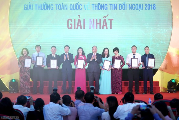 Thủ tướng Nguyễn Xuân Phúc: Đấu tranh chống các luận điệu xuyên tạc, sai trái - Ảnh 2. Thủ tướng Nguyễn Xuân Phúc: Đấu tranh chống các luận điệu xuyên tạc, sai trái - Ảnh 2.