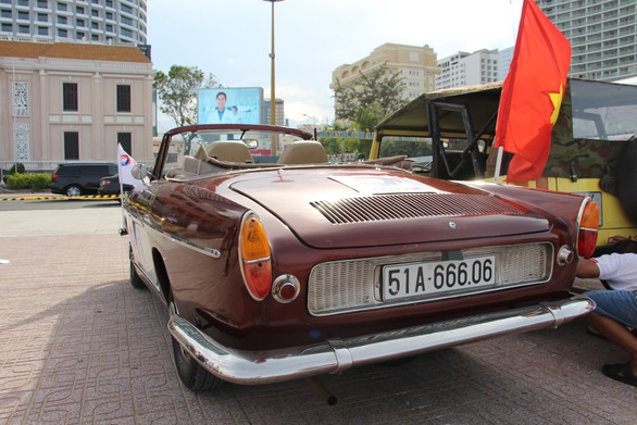 400 xe Vespa và ôtô cổ hội ngộ tại Nha Trang - Ảnh 7. 400 xe Vespa và ôtô cổ hội ngộ tại Nha Trang - Ảnh 7.