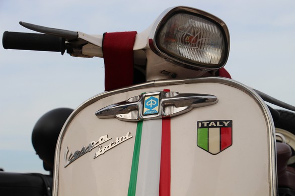 400 xe Vespa và ôtô cổ hội ngộ tại Nha Trang - Ảnh 21. 400 xe Vespa và ôtô cổ hội ngộ tại Nha Trang - Ảnh 21.