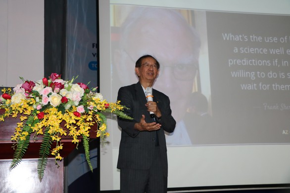 Sinh viên ở Sài Gòn nghe chuyện đời của nhà khoa học Đài Loan đạt giải Nobel - Ảnh 2. Sinh viên ở Sài Gòn nghe chuyện đời của nhà khoa học Đài Loan đạt giải Nobel - Ảnh 2.