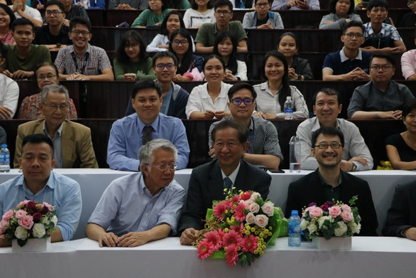 Sinh viên ở Sài Gòn nghe chuyện đời của nhà khoa học Đài Loan đạt giải Nobel - Ảnh 1. Sinh viên ở Sài Gòn nghe chuyện đời của nhà khoa học Đài Loan đạt giải Nobel - Ảnh 1.
