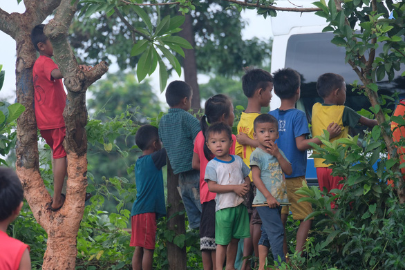 Thầy thuốc trẻ khám bệnh ở Lào: suýt vỡ trận vì quá đông - Ảnh 2. Thầy thuốc trẻ khám bệnh ở Lào: suýt vỡ trận vì quá đông - Ảnh 2.