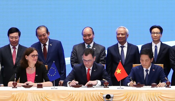 Ký hiệp định thương mại tự do và hiệp định bảo hộ đầu tư VN - EU: Người dân, doanh nghiệp hưởng lợi - Ảnh 1. Ký hiệp định thương mại tự do và hiệp định bảo hộ đầu tư VN - EU: Người dân, doanh nghiệp hưởng lợi - Ảnh 1.