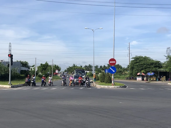 Lo nợ xấu, chủ đầu tư BOT quốc lộ 91 xin hoàn trả 880 tỉ hoặc trả lại dự án - Ảnh 1. Lo nợ xấu, chủ đầu tư BOT quốc lộ 91 xin hoàn trả 880 tỉ hoặc trả lại dự án - Ảnh 1.