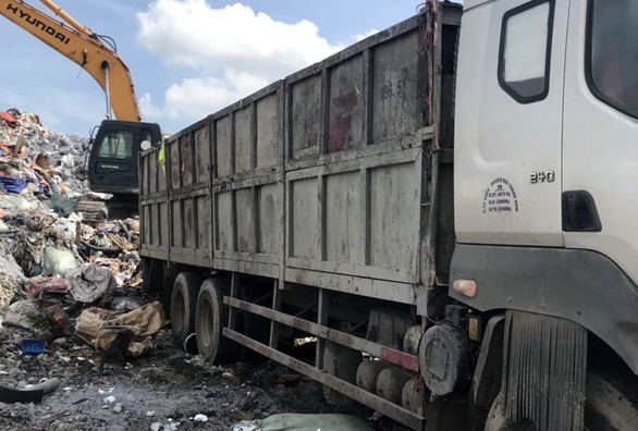 Đem chất thải nguy hại đặc biệt chôn lấp chung với rác thải sinh hoạt - Ảnh 2. Đem chất thải nguy hại đặc biệt chôn lấp chung với rác thải sinh hoạt - Ảnh 2.