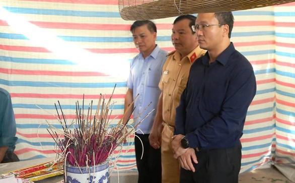 Lái ôtô không làm chủ tốc độ, gây tai nạn làm 3 em nhỏ tử vong - Ảnh 2. Lái ôtô không làm chủ tốc độ, gây tai nạn làm 3 em nhỏ tử vong - Ảnh 2.