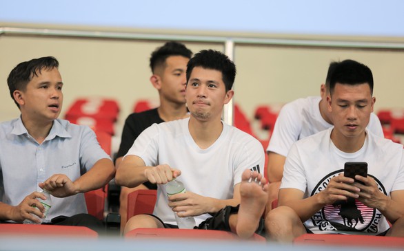U23 Việt Nam thắng sát nút U18 tỉ số 1-0, HLV Park nhiều lần... lắc đầu - Ảnh 3. U23 Việt Nam thắng sát nút U18 tỉ số 1-0, HLV Park nhiều lần... lắc đầu - Ảnh 3.
