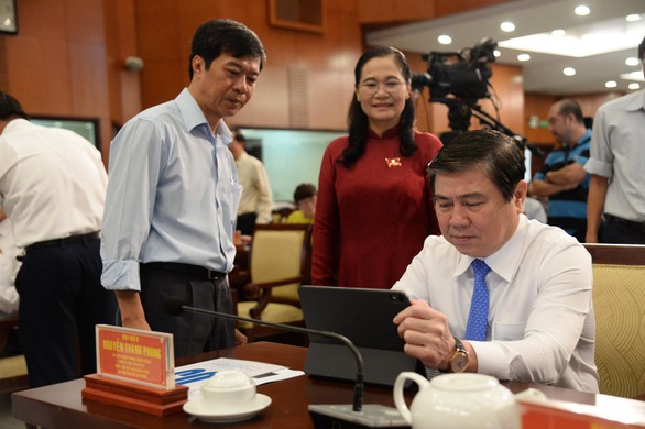 Bí thư Nguyễn Thiện Nhân hoan nghênh mô hình kỳ họp HĐND không giấy - Ảnh 4. Bí thư Nguyễn Thiện Nhân hoan nghênh mô hình kỳ họp HĐND không giấy - Ảnh 4.
