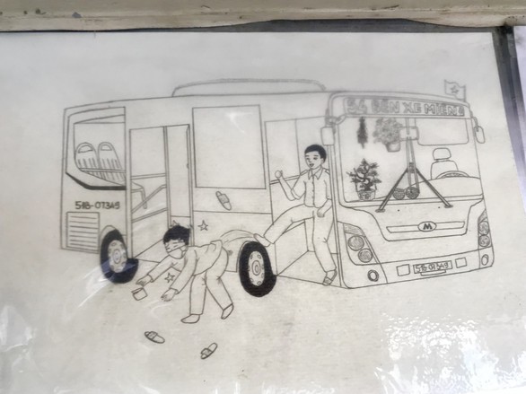Tài xế xe buýt Huy búp bê: Móc túi dọa cứa cổ, tôi vẫn làm - Ảnh 3. Tài xế xe buýt Huy búp bê: Móc túi dọa cứa cổ, tôi vẫn làm - Ảnh 3.