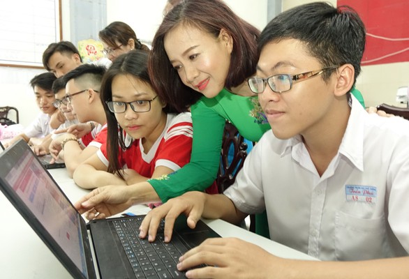 12 điểm 10 môn toán, không có điểm 10 môn văn thi THPT quốc gia 2019 - Ảnh 1. 12 điểm 10 môn toán, không có điểm 10 môn văn thi THPT quốc gia 2019 - Ảnh 1.