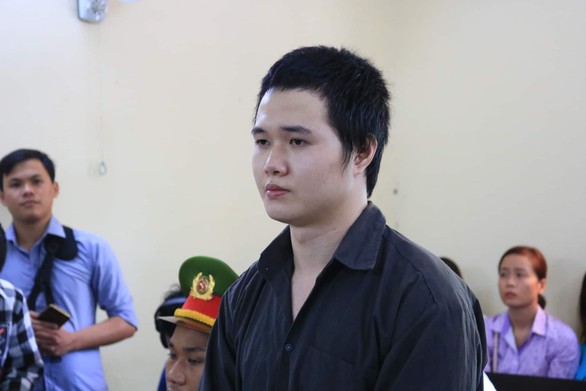 Phạt tú ông đường dây môi giới mại dâm ngàn đô 5 năm tù - Ảnh 3. Phạt tú ông đường dây môi giới mại dâm ngàn đô 5 năm tù - Ảnh 3.