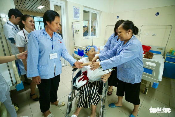 Hai mẹ con chị Liên và bé Bình An cùng ra viện về nhà - Ảnh 5. Hai mẹ con chị Liên và bé Bình An cùng ra viện về nhà - Ảnh 5.