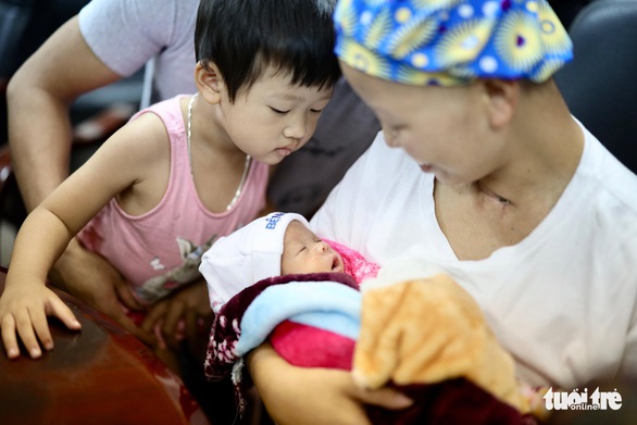 Hai mẹ con chị Liên và bé Bình An cùng ra viện về nhà - Ảnh 7. Hai mẹ con chị Liên và bé Bình An cùng ra viện về nhà - Ảnh 7.