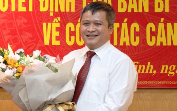 Hà Tĩnh có tân chủ tịch UBND 43 tuổi - Ảnh 1. Hà Tĩnh có tân chủ tịch UBND 43 tuổi - Ảnh 1.
