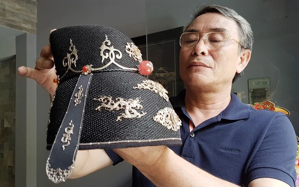 Săn đồ độc vỉa hè - Kỳ 2: Kỷ vật tình yêu ở... lề đường - Ảnh 1. Săn đồ độc vỉa hè - Kỳ 2: Kỷ vật tình yêu ở... lề đường - Ảnh 1.