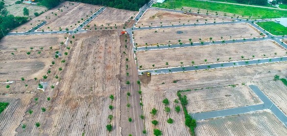 Dân đổ đống gạch thì đến kiểm tra, dự án cả chục hecta lại không hề hấn - Ảnh 1. Dân đổ đống gạch thì đến kiểm tra, dự án cả chục hecta lại không hề hấn - Ảnh 1.