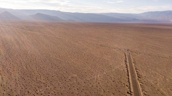 Không quân Mỹ cấm dân săn UFO lại gần căn cứ mật Area 51 - Ảnh 2. Không quân Mỹ cấm dân săn UFO lại gần căn cứ mật Area 51 - Ảnh 2.