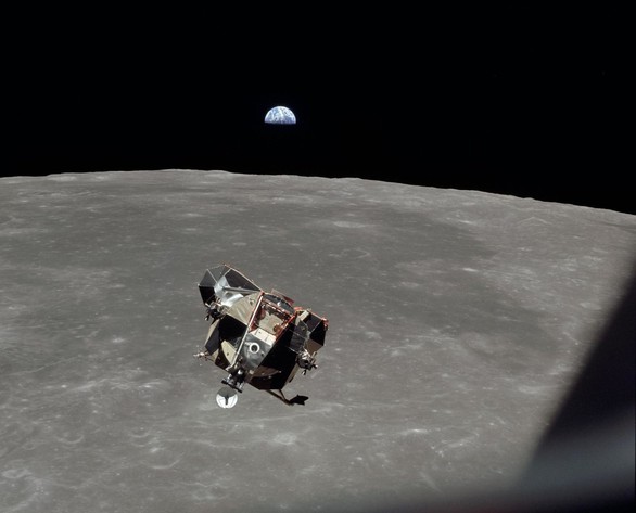 Chuyện gì xảy ra nếu Neil Armstrong không thể quay về từ Mặt trăng? - Ảnh 1. Chuyện gì xảy ra nếu Neil Armstrong không thể quay về từ Mặt trăng? - Ảnh 1.