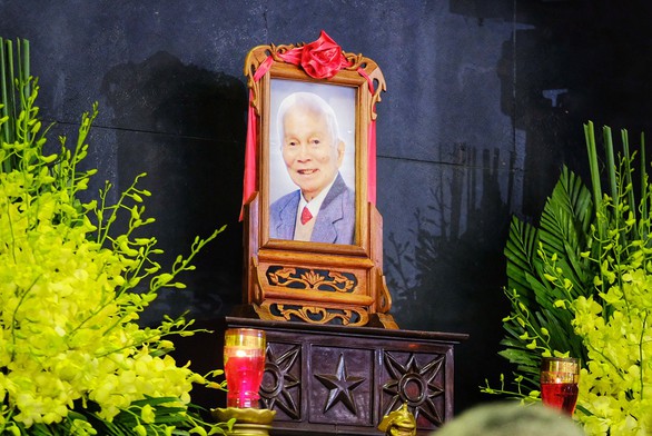 Tiễn biệt Giáo sư Hoàng Tụy - người thầy tâm sáng, lòng trong - Ảnh 10. Tiễn biệt Giáo sư Hoàng Tụy - người thầy tâm sáng, lòng trong - Ảnh 10.