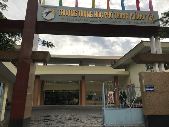 Hạ điểm chuẩn, tăng chỉ tiêu tuyển sinh để con lãnh đạo đậu vào lớp 10? - Ảnh 1. Hạ điểm chuẩn, tăng chỉ tiêu tuyển sinh để con lãnh đạo đậu vào lớp 10? - Ảnh 1.