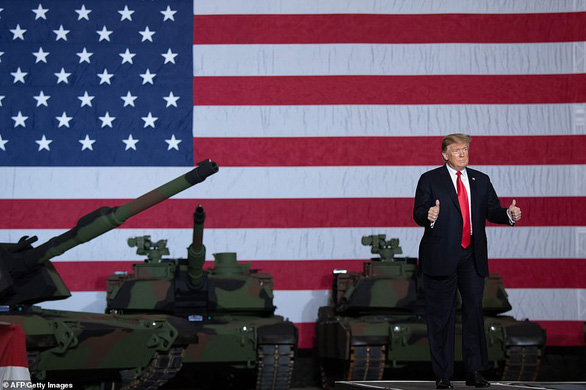 Ông Trump bị chỉ trích vì đốt tiền cho máy bay và xe tăng trong lễ quốc khánh - Ảnh 1.