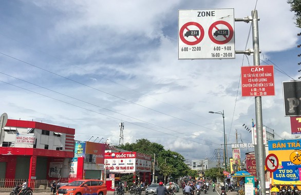 Xe trộn bêtông chạy giờ cấm, cán chết phụ nữ đi xe máy - Ảnh 3. Xe trộn bêtông chạy giờ cấm, cán chết phụ nữ đi xe máy - Ảnh 3.