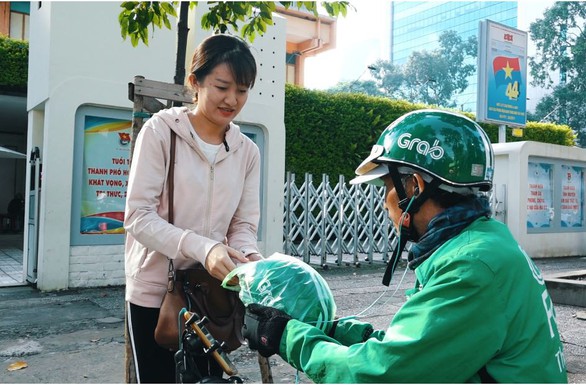 Vui hết biết với xì tai của chú Hiến tổng đài chạy xe ôm - Ảnh 2. Vui hết biết với xì tai của chú Hiến tổng đài chạy xe ôm - Ảnh 2.