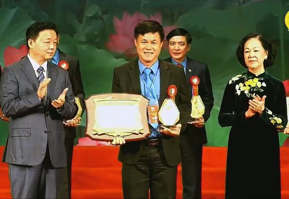 Tổng bí thư, Chủ tịch nước Nguyễn Phú Trọng gặp gỡ 100 cán bộ công đoàn tiêu biểu - Ảnh 3. Tổng bí thư, Chủ tịch nước Nguyễn Phú Trọng gặp gỡ 100 cán bộ công đoàn tiêu biểu - Ảnh 3.