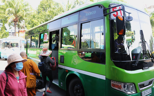 Xe buýt Sài Gòn nơi xin ngừng nơi trả tuyến, vì sao?  - Ảnh 1.