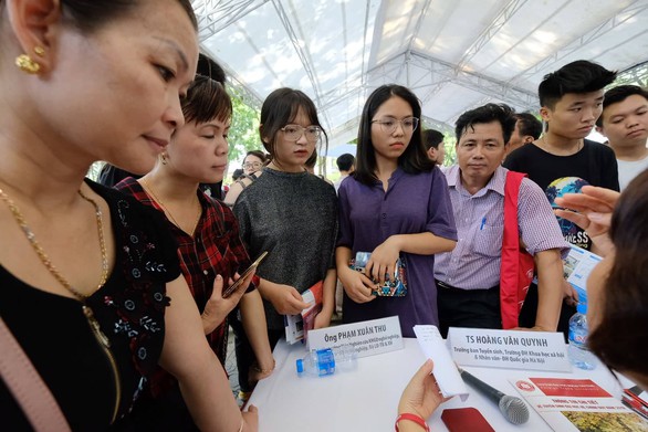 Nhiều thí sinh nghiên cứu điểm chuẩn như chuyên gia - Ảnh 10. Nhiều thí sinh nghiên cứu điểm chuẩn như chuyên gia - Ảnh 10.