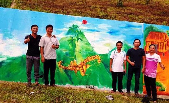 Độc đáo con đường bích họa ở thủ phủ sâm Ngọc Linh - Ảnh 9. Độc đáo con đường bích họa ở thủ phủ sâm Ngọc Linh - Ảnh 9.
