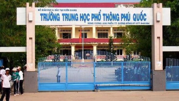 Con ở lại lớp vì nghỉ học 50 ngày, mẹ lên mạng chửi hiệu trưởng - Ảnh 1. Con ở lại lớp vì nghỉ học 50 ngày, mẹ lên mạng chửi hiệu trưởng - Ảnh 1.