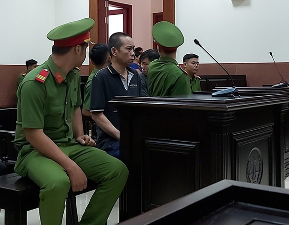 Cha dượng hiếp dâm con riêng của vợ suốt 5 năm, xử án kéo dài 4 năm - Ảnh 1. Cha dượng hiếp dâm con riêng của vợ suốt 5 năm, xử án kéo dài 4 năm - Ảnh 1.