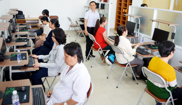 Người khiếm thị dạy tin học cho người khiếm thị, nâng đỡ nhau đến tương lai - Ảnh 1. Người khiếm thị dạy tin học cho người khiếm thị, nâng đỡ nhau đến tương lai - Ảnh 1.
