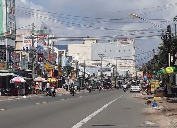 Truy tìm tài xế tông chết công nhân quét rác rồi chạy trốn - Ảnh 1. Truy tìm tài xế tông chết công nhân quét rác rồi chạy trốn - Ảnh 1.