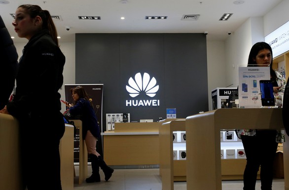 Ông Trump bàn vấn đề Huawei với CEO 7 công ty công nghệ hàng đầu - Ảnh 1. Ông Trump bàn vấn đề Huawei với CEO 7 công ty công nghệ hàng đầu - Ảnh 1.