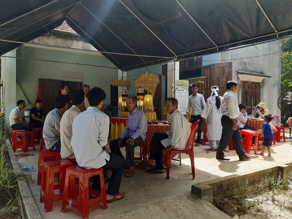 Gia cảnh nghèo khó của hai cô cháu bị xe taxi tông chết - Ảnh 1. Gia cảnh nghèo khó của hai cô cháu bị xe taxi tông chết - Ảnh 1.