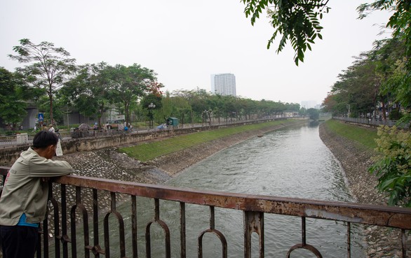 Xả nước ra sông Tô Lịch không ảnh hưởng thử nghiệm xử lý ô nhiễm - Ảnh 2. Xả nước ra sông Tô Lịch không ảnh hưởng thử nghiệm xử lý ô nhiễm - Ảnh 2.