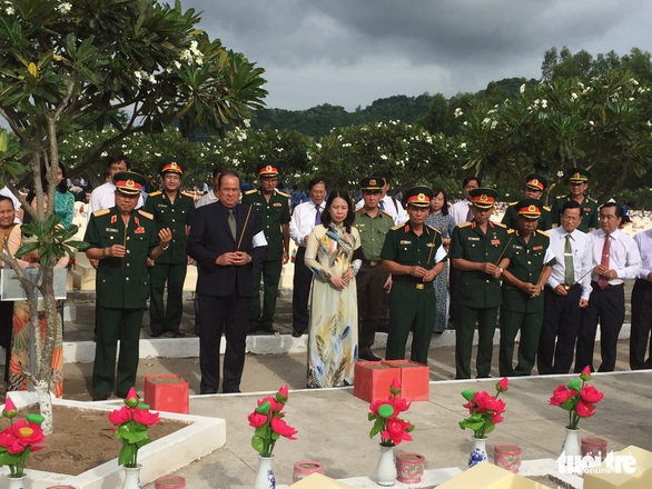 Truy điệu và cải táng hài cốt liệt sĩ quân tình nguyện Việt Nam - Ảnh 1. Truy điệu và cải táng hài cốt liệt sĩ quân tình nguyện Việt Nam - Ảnh 1.