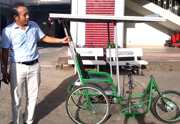 Xe lắc chạy bằng năng lượng mặt trời cho người khuyết tật - Ảnh 2. Xe lắc chạy bằng năng lượng mặt trời cho người khuyết tật - Ảnh 2.