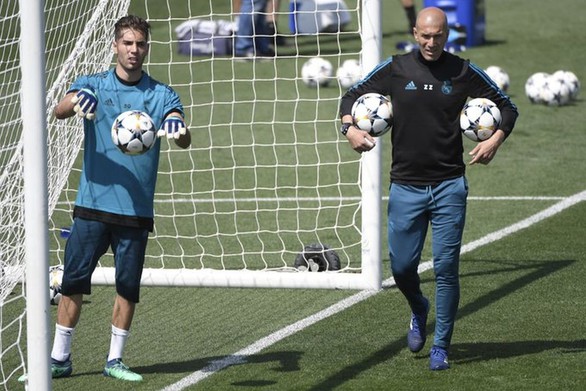 Con trai Zidane đổi quốc tịch để khoác áo tuyển Algeria - Ảnh 1. Con trai Zidane đổi quốc tịch để khoác áo tuyển Algeria - Ảnh 1.